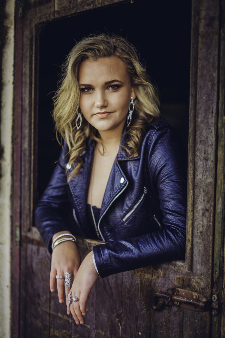 kaitlyn thomas feet 4 scaled