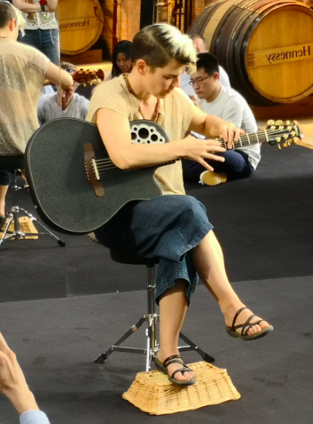 kaki king feet
