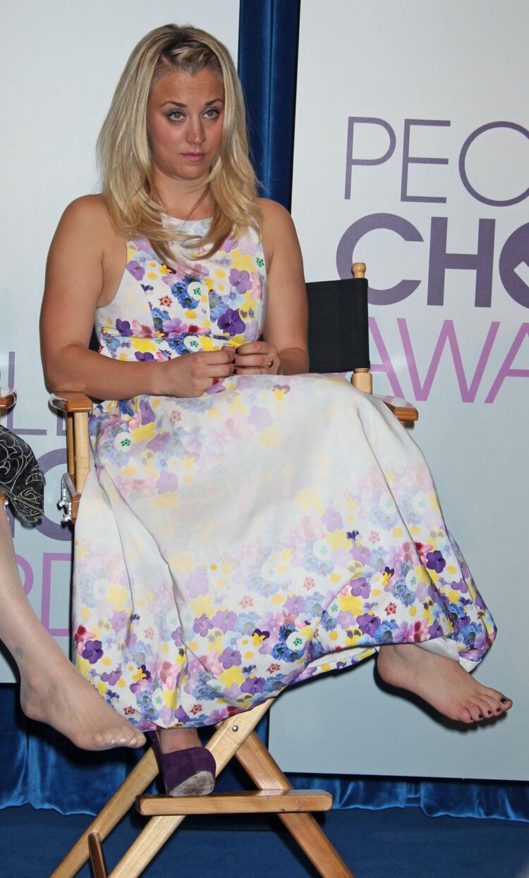 kaley cuoco feet 4