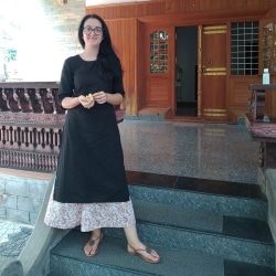 kamala surayya feet 1