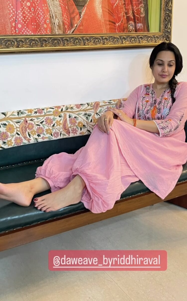 kamya punjabi feet 4