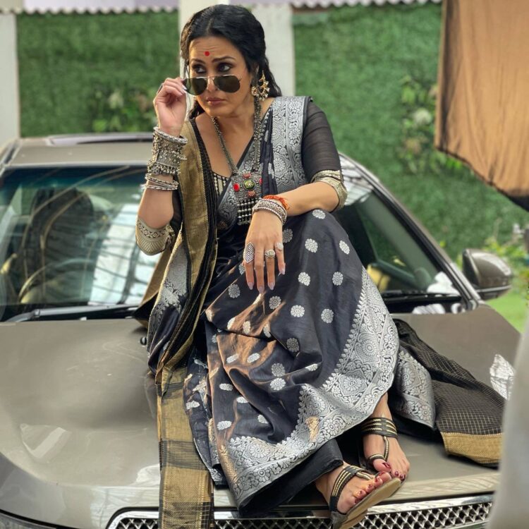 kamya punjabi feet 5