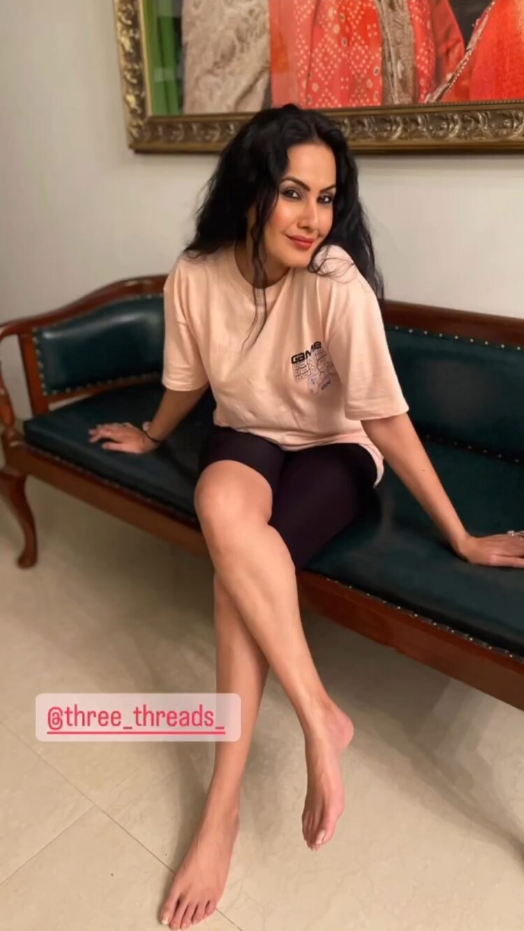 kamya punjabi feet