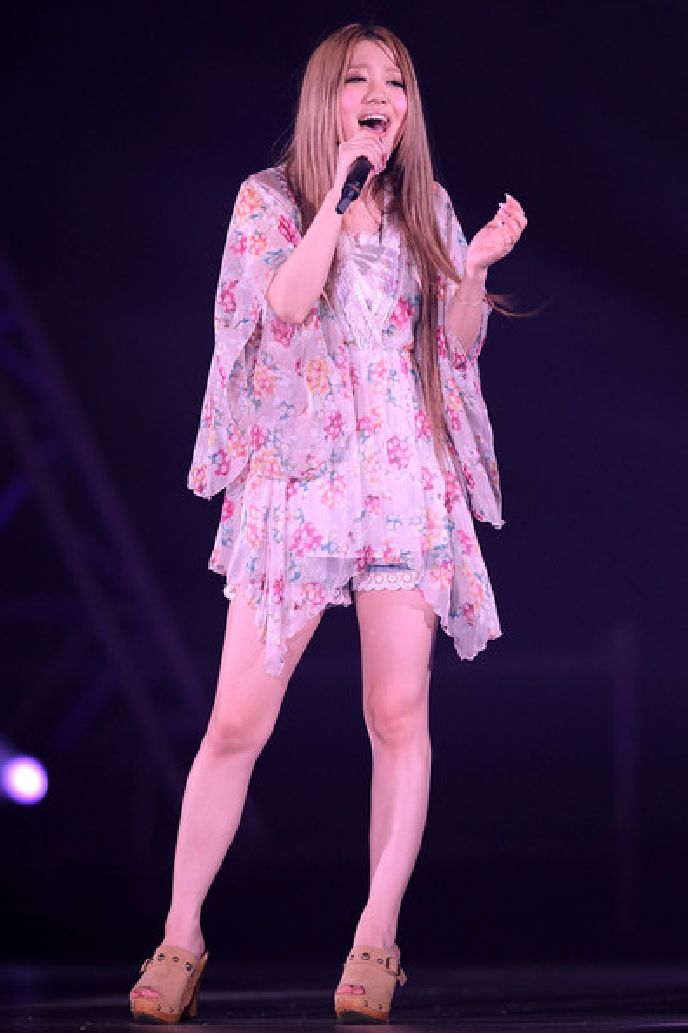 kana nishino feet 1