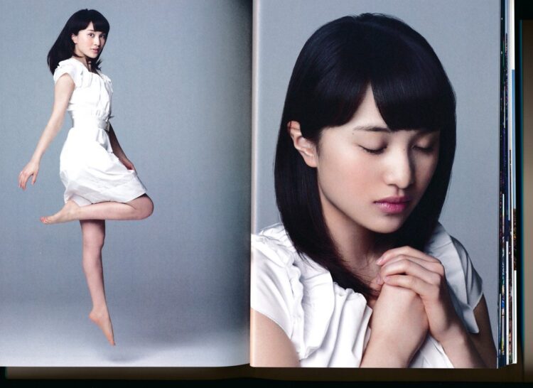 kanako momota feet 1