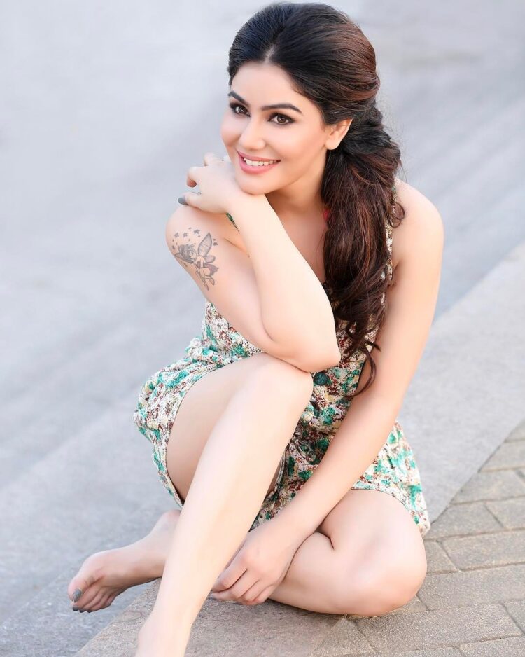 kangna sharma feet 3