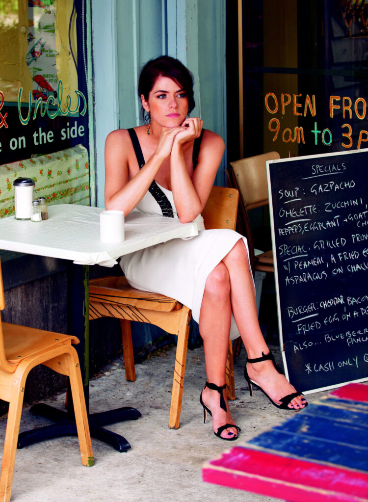 kaniehtiio horn feet scaled