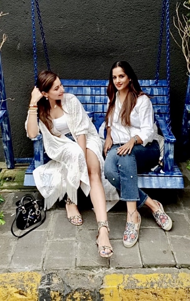 kanika kapoor feet 3