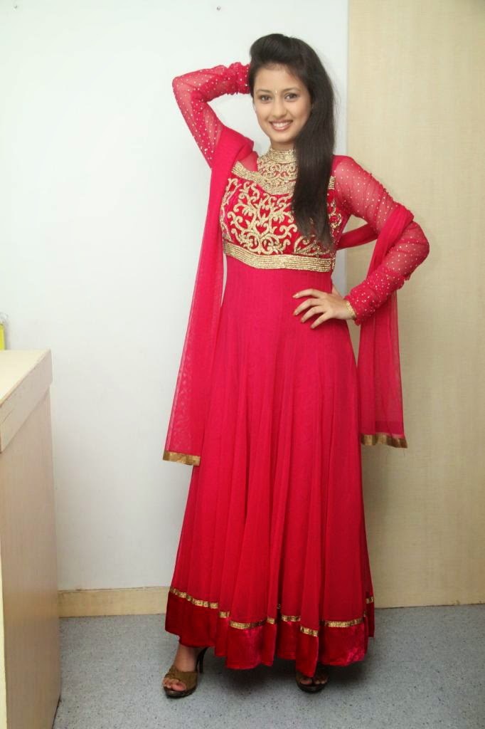 kanika tiwari feet 5