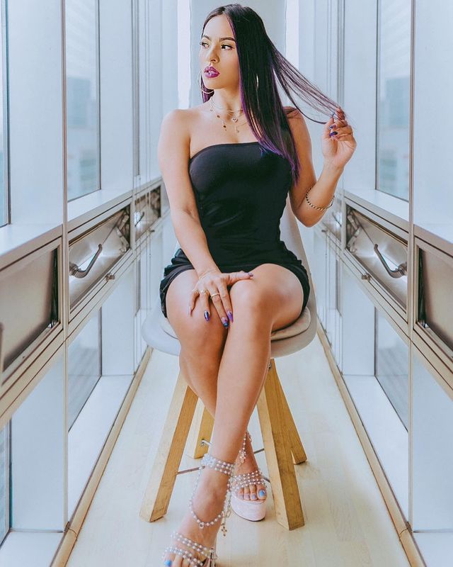 karen bustillos feet 2