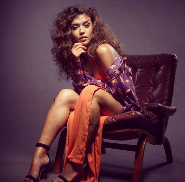 karen harding feet 6