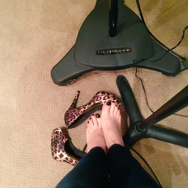 kari wahlgren feet 2