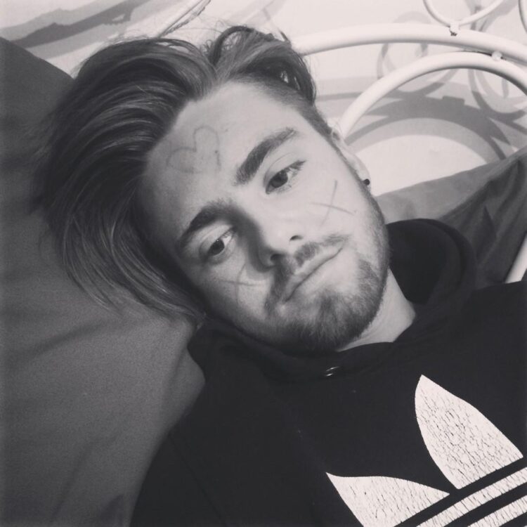 karis ann asten feet 1