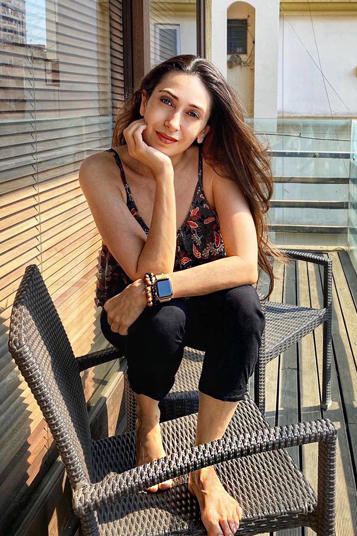 karisma kapoor feet 2