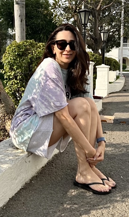 karisma kapoor feet 4