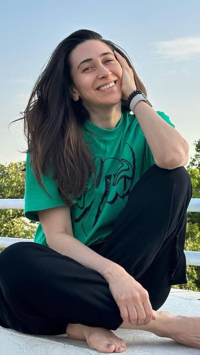 karisma kapoor feet 5