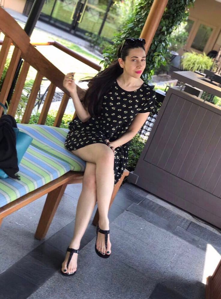 karisma kapoor feet 6