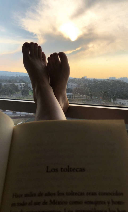 karla farfan feet 5