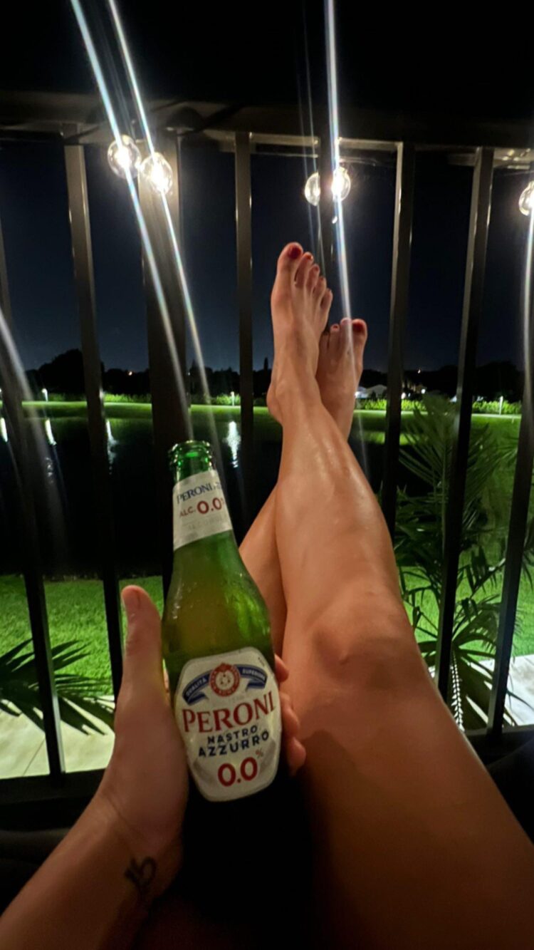 karolina kowalkiewicz feet 5