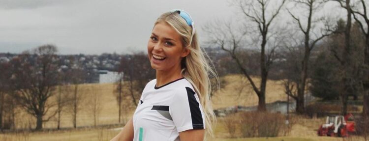 karoline wollan feet 2