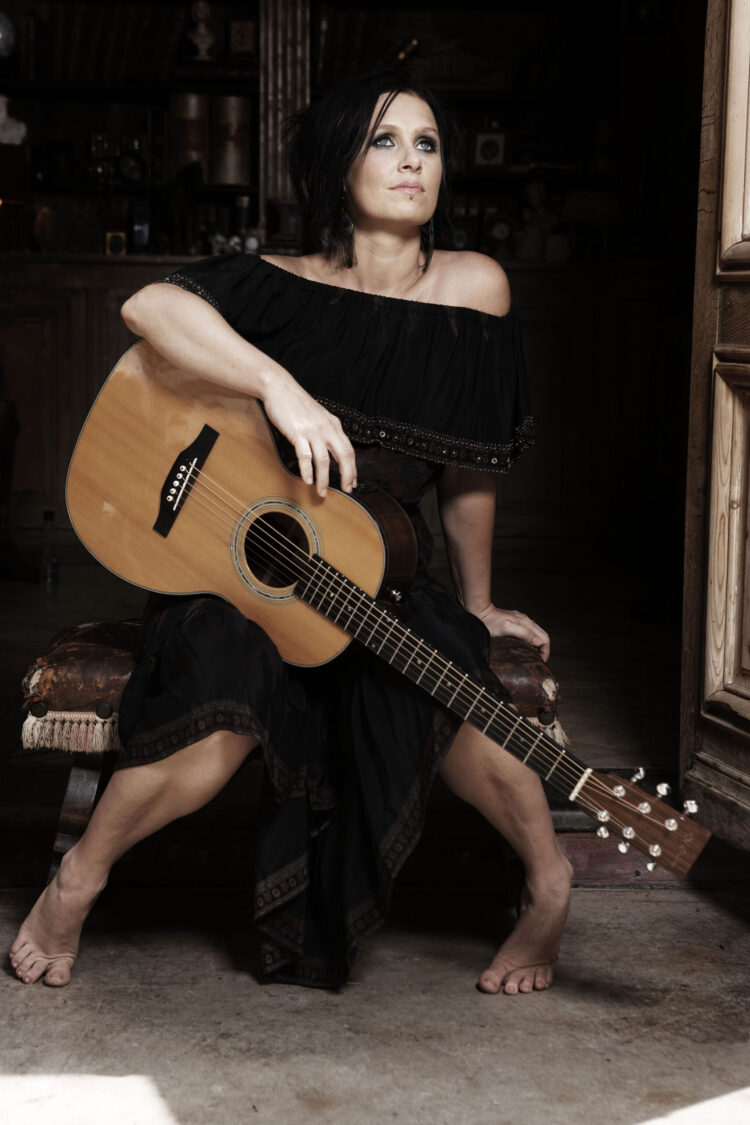 kasey chambers feet scaled