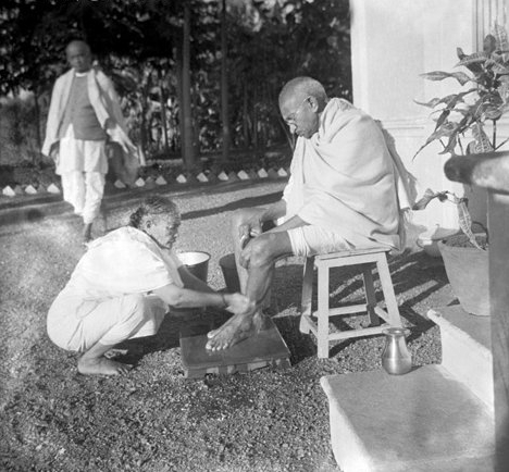 kasturba gandhi feet