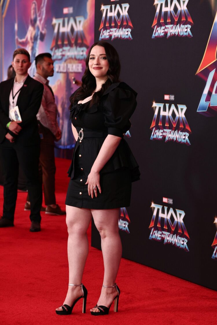 kat dennings feet 3