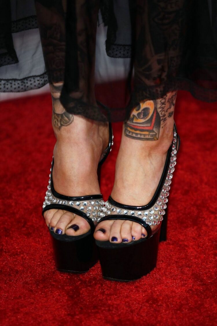 kat von d feet