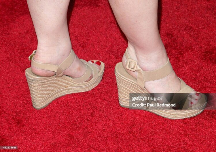 kate flannery feet 5
