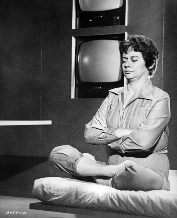 kate reid feet scaled