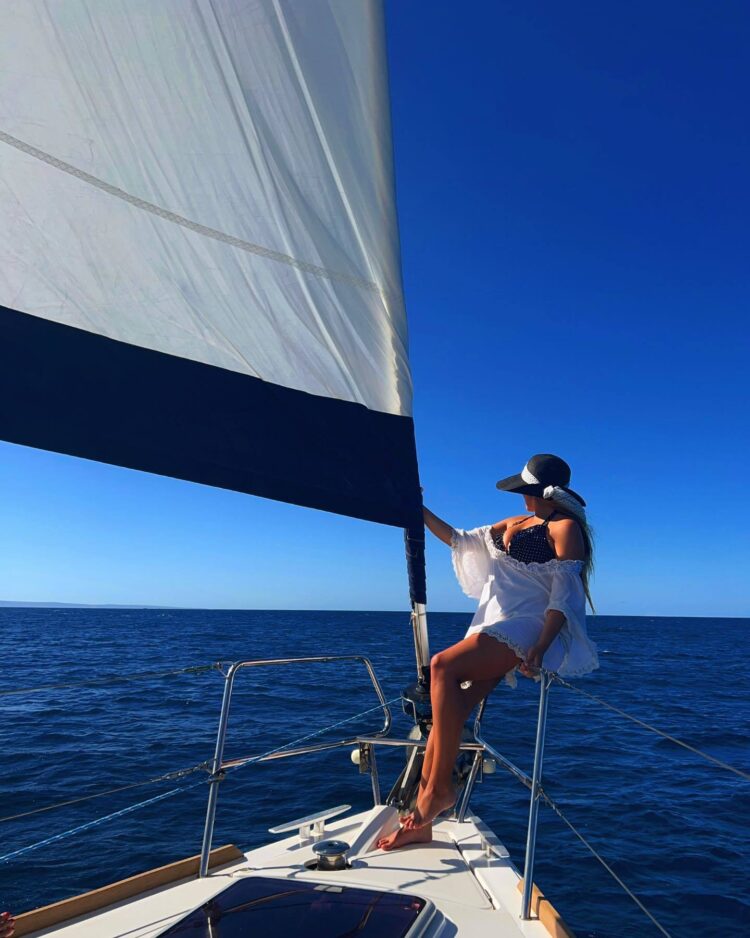 kate tomlinson feet 2