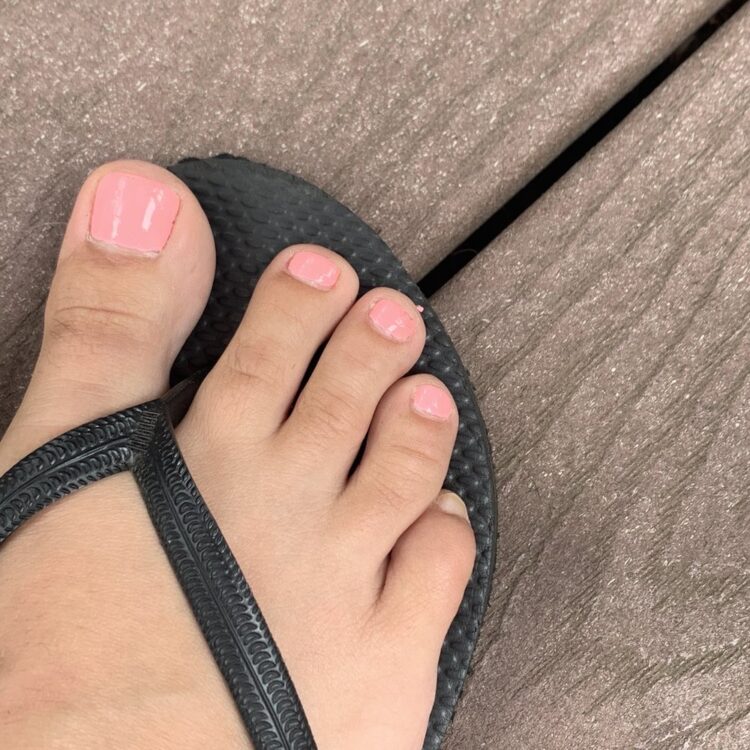 katelyn waterbury feet 1