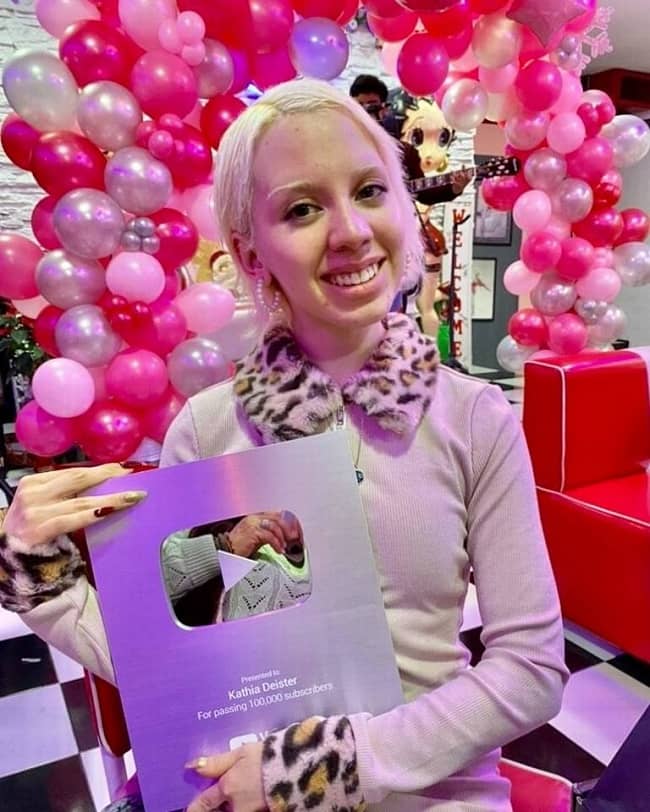 kathia deister feet 3