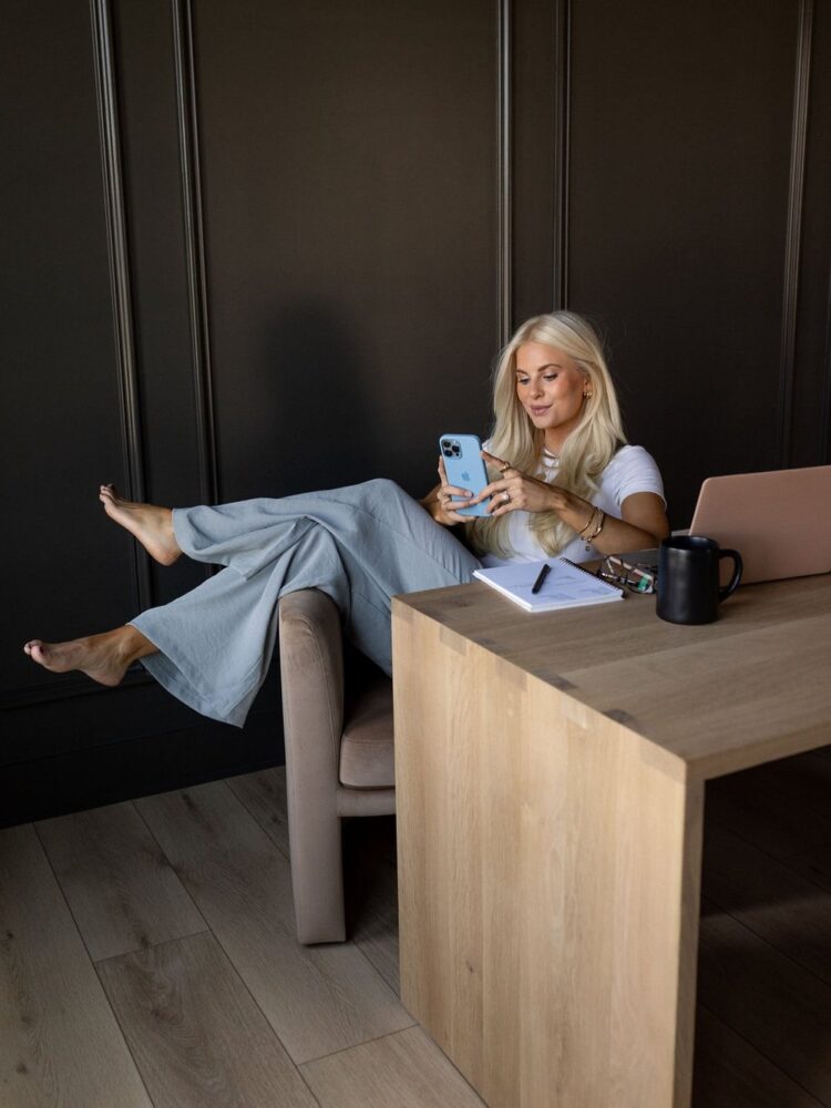 kathleen post feet 6