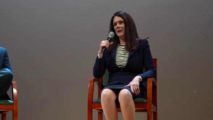 kathleen zellner feet 3