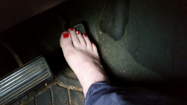 katie robinson feet 1