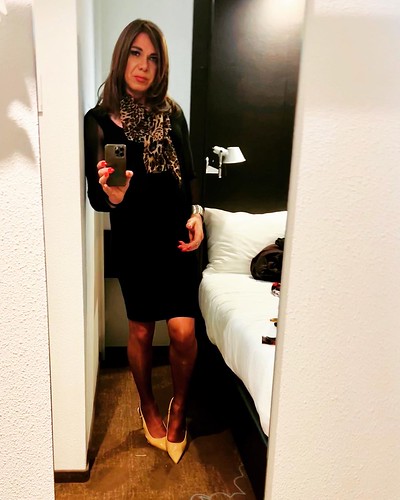 katie robinson feet 3