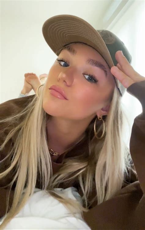 katie sigmond feet 3