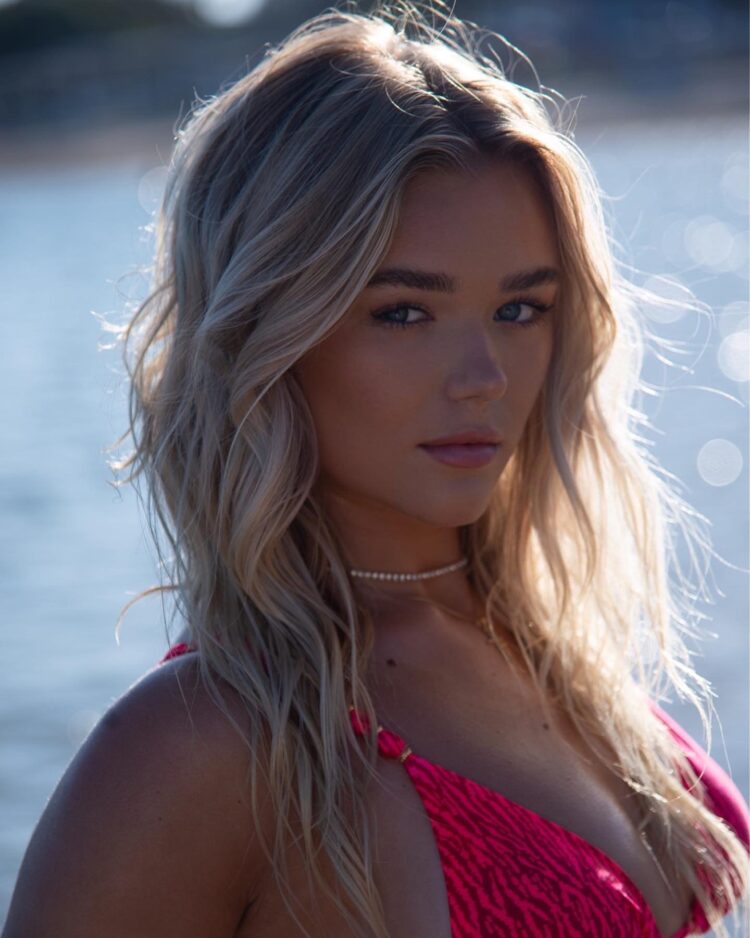 katie sigmond feet 6