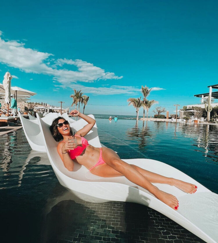 katie thurston feet 5