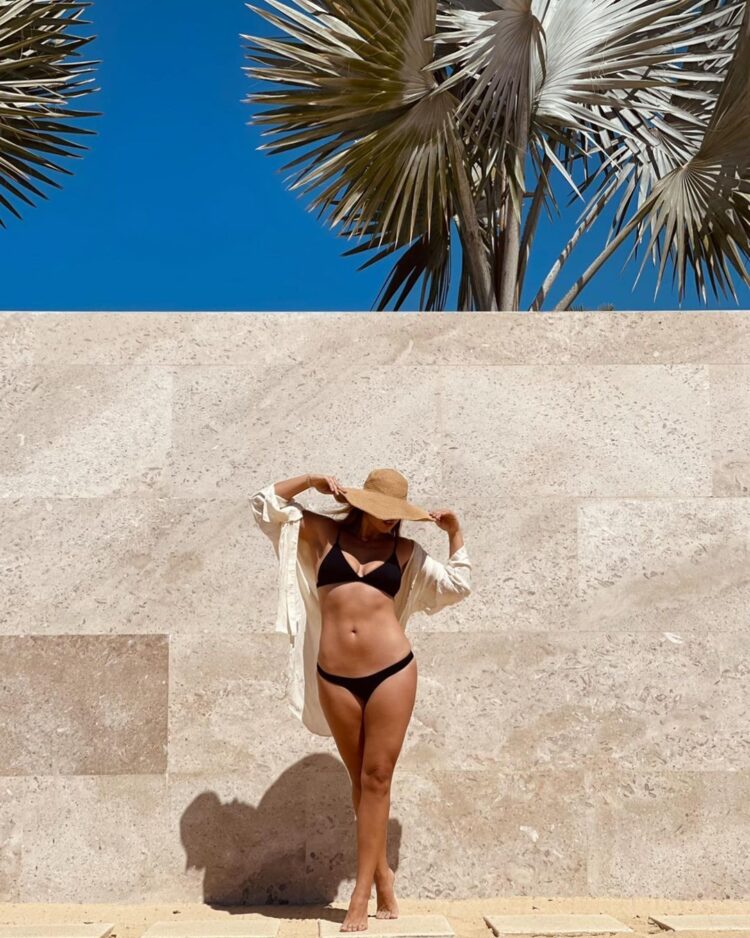 katie willcox feet 5