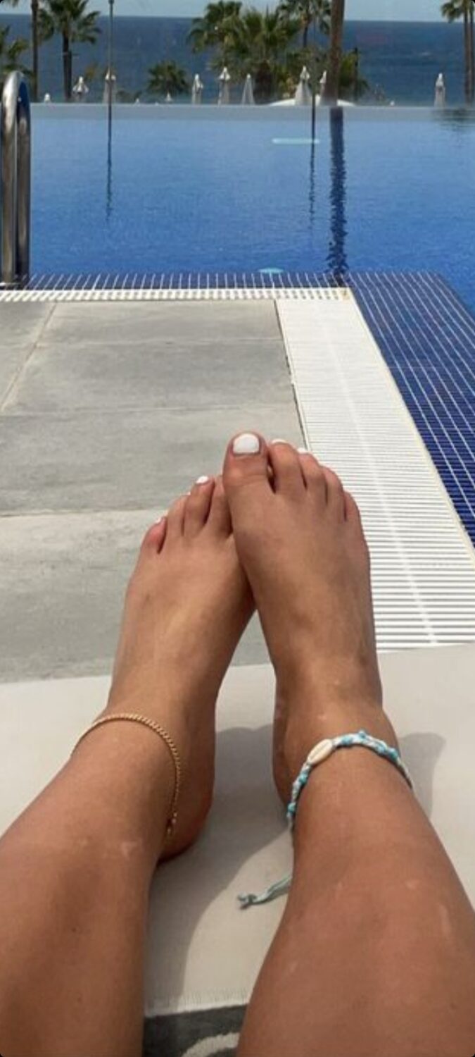 katie zelem feet