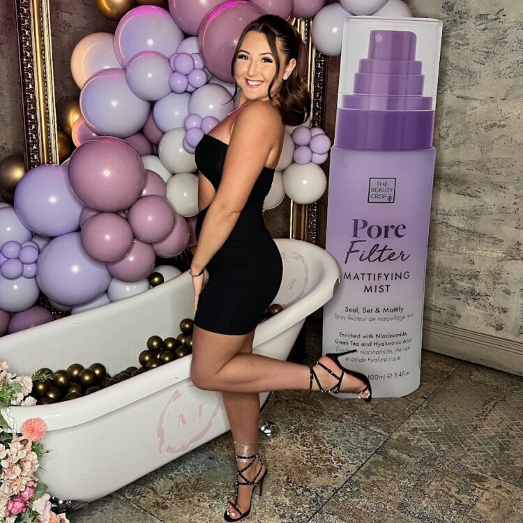 katylee bailey feet 3