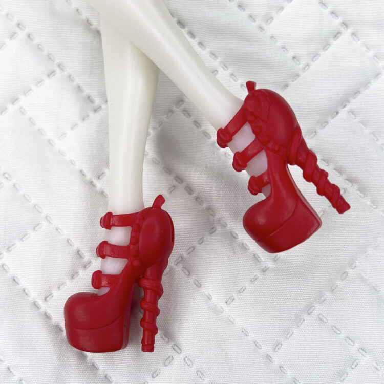 kayla applewhite feet scaled