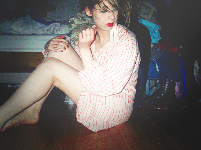 kayla hadlington feet 3