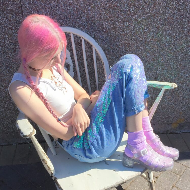 kayla hadlington feet