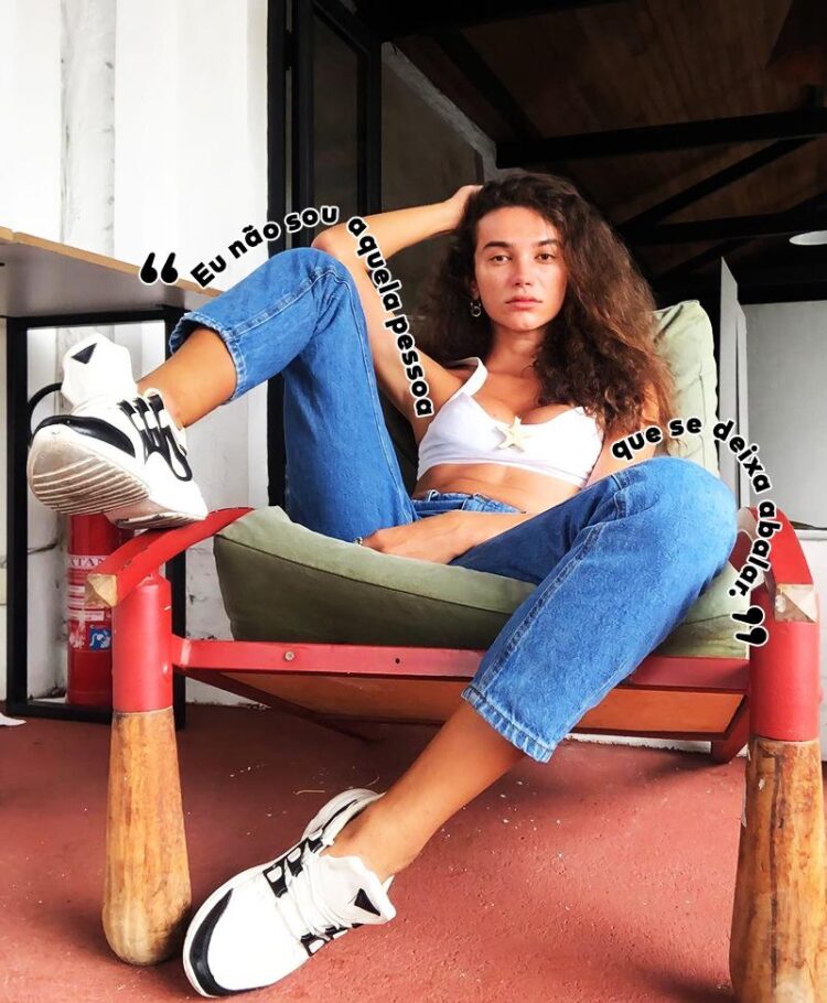 kaylaaoliveiraa feet 1