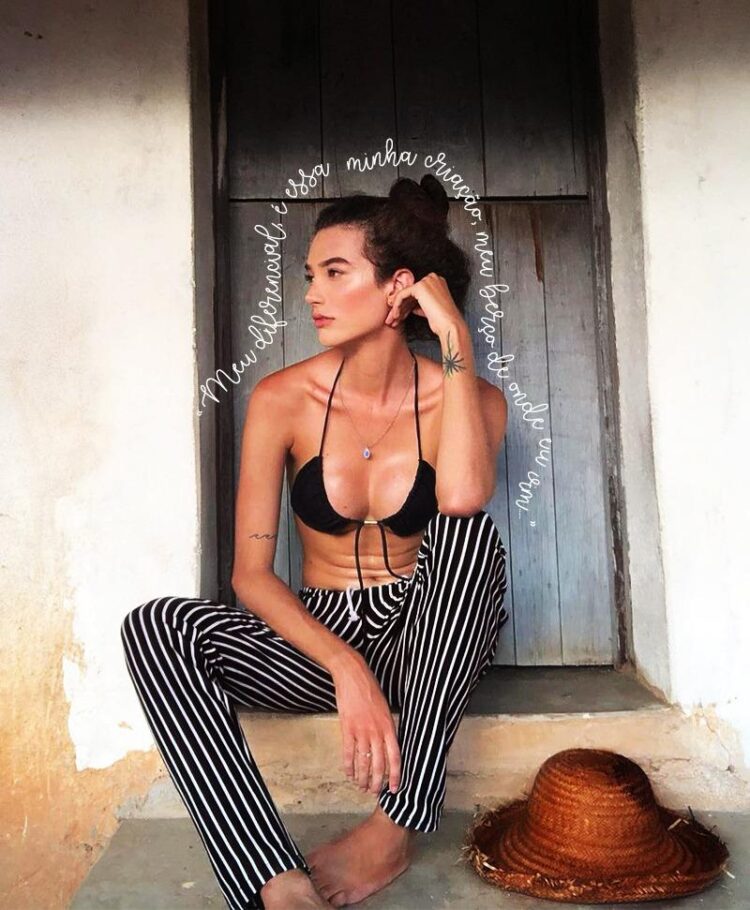 kaylaaoliveiraa feet 2