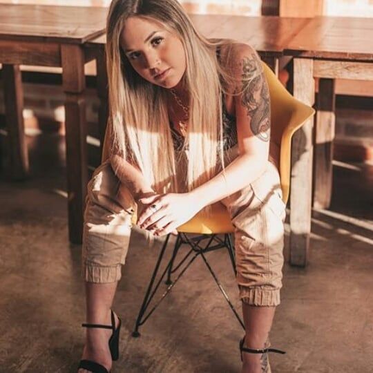 kaynna barbaresco feet 1