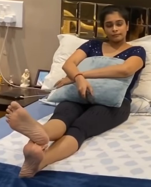 keerthi shanthanu feet 3